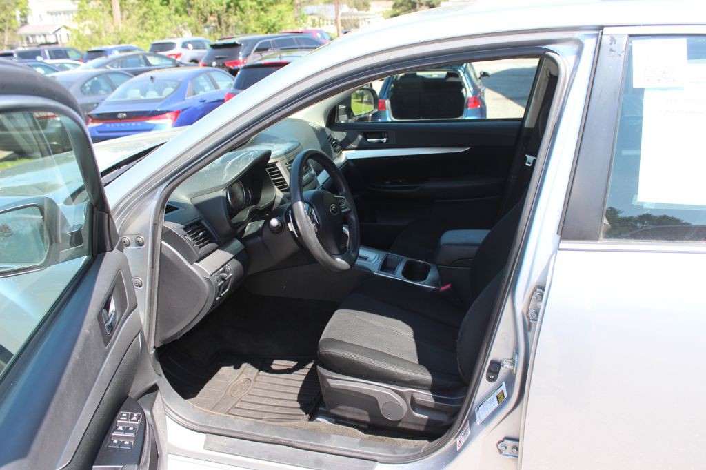 2014 Subaru Legacy Image 9