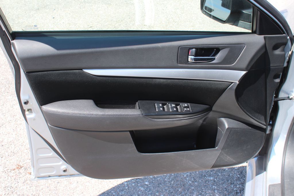 2014 Subaru Legacy Image 10