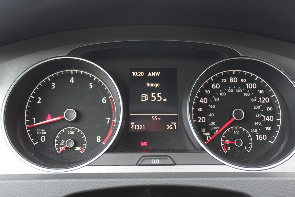 2015 Volkswagen Golf Image 16