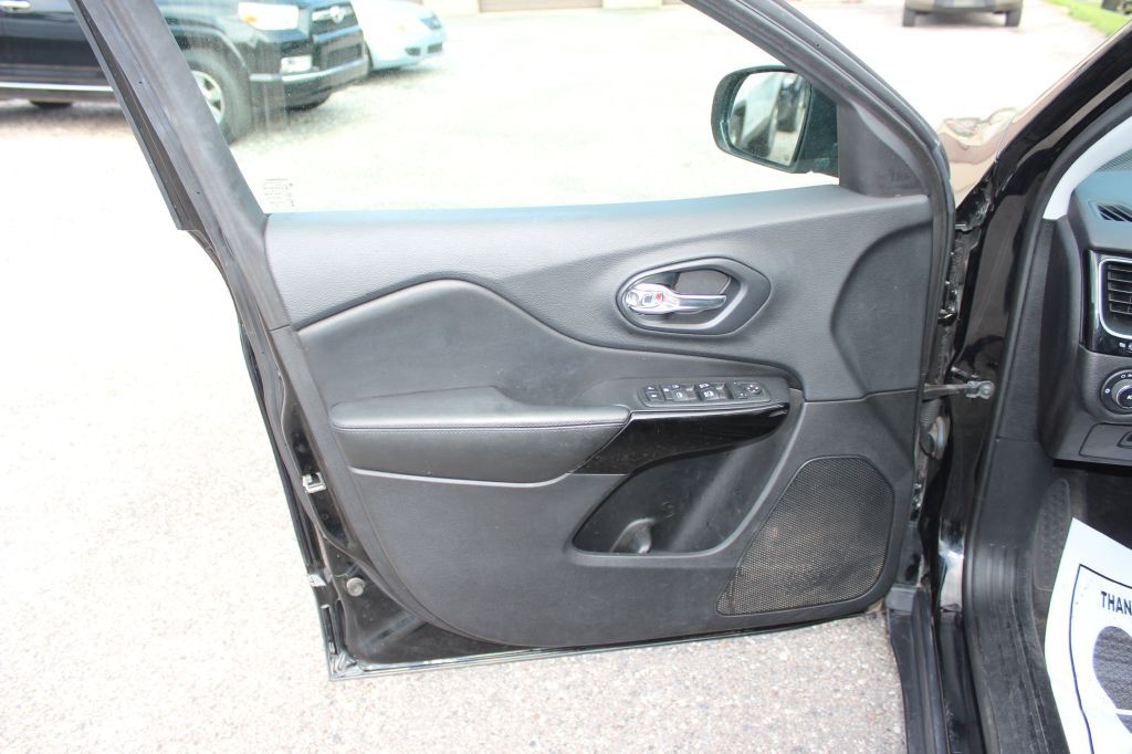 2019 Jeep Cherokee Image 10