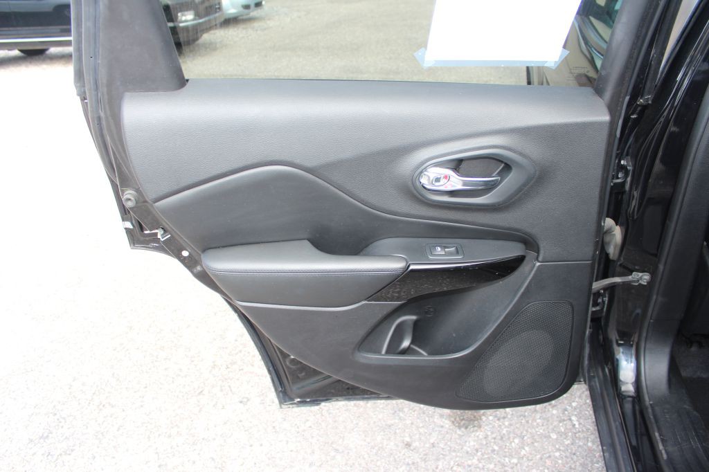 2019 Jeep Cherokee Image 13