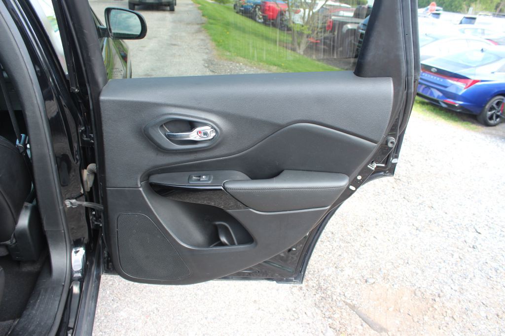 2019 Jeep Cherokee Image 16