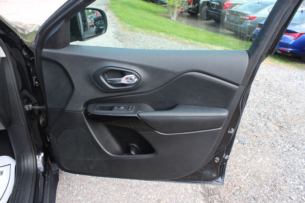 2019 Jeep Cherokee Image 18