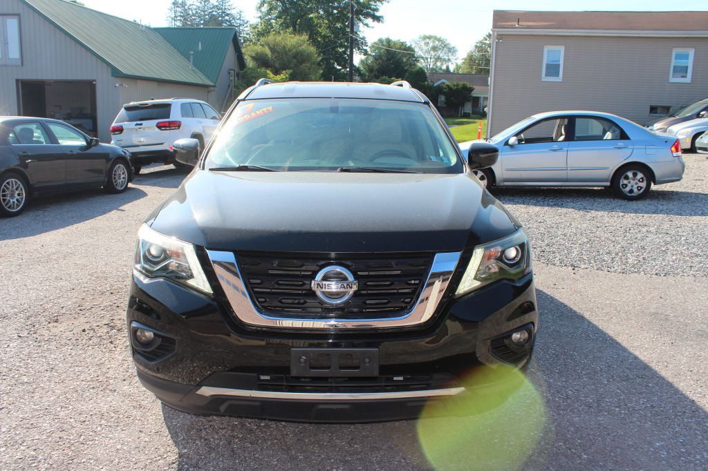 2017 Nissan Pathfinder Image 2