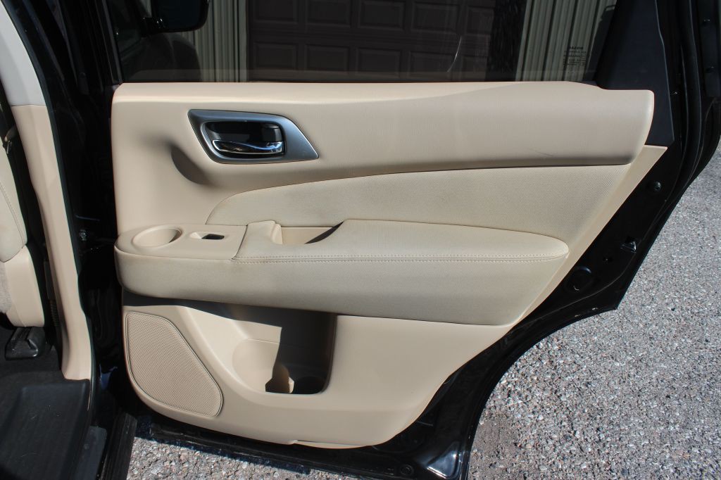 2017 Nissan Pathfinder Image 15