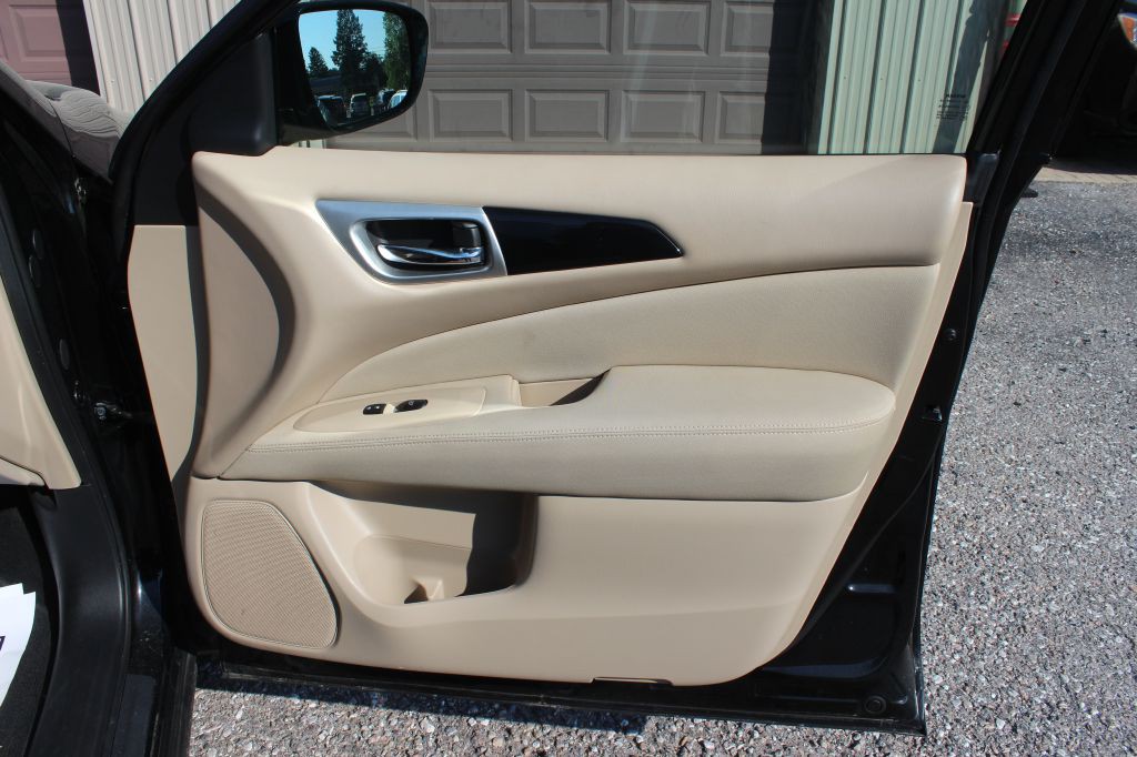 2017 Nissan Pathfinder Image 17