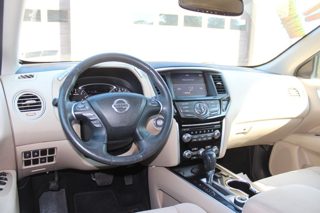 2017 Nissan Pathfinder Image 18