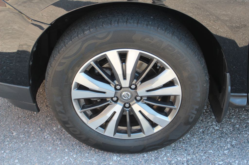 2017 Nissan Pathfinder Image 24