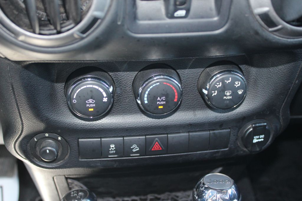 2014 Jeep Wrangler Unlimited Image 20