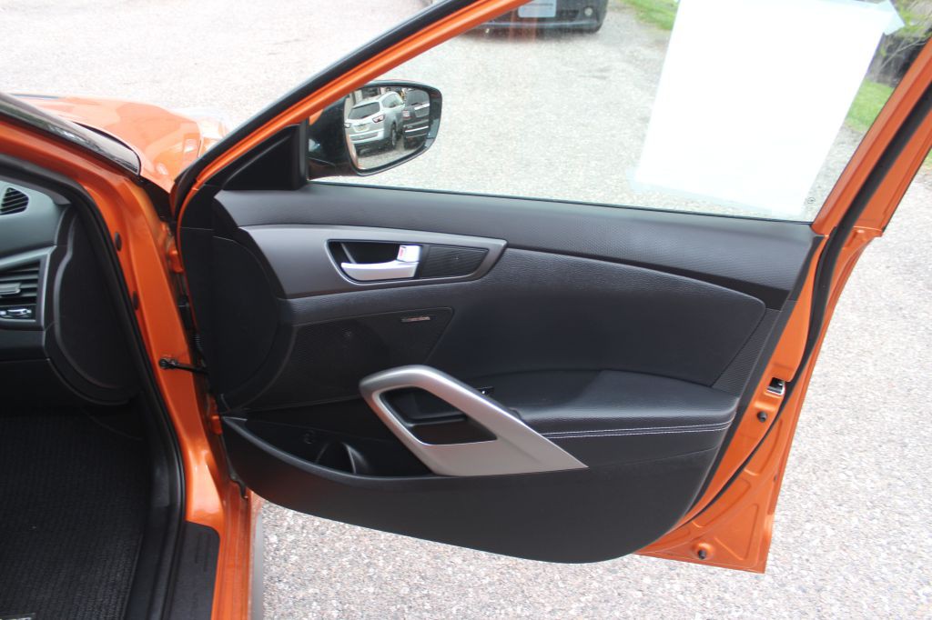 2015 Hyundai Veloster Image 15