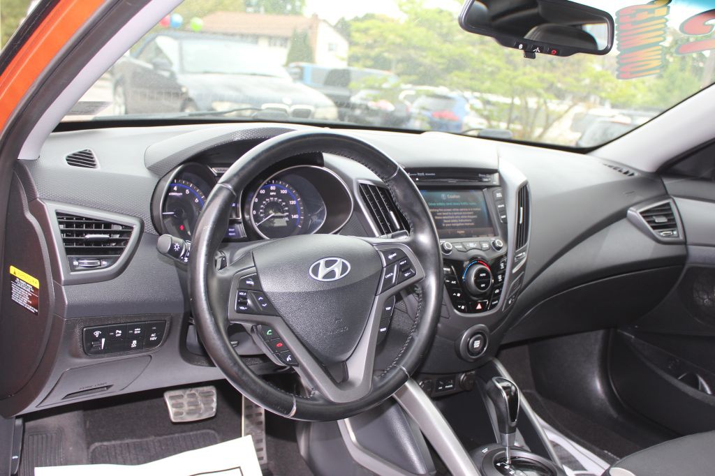 2015 Hyundai Veloster Image 16