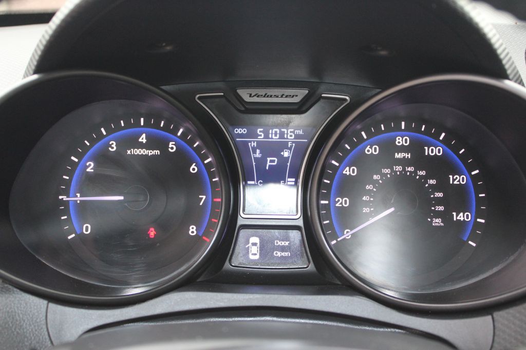 2015 Hyundai Veloster Image 18