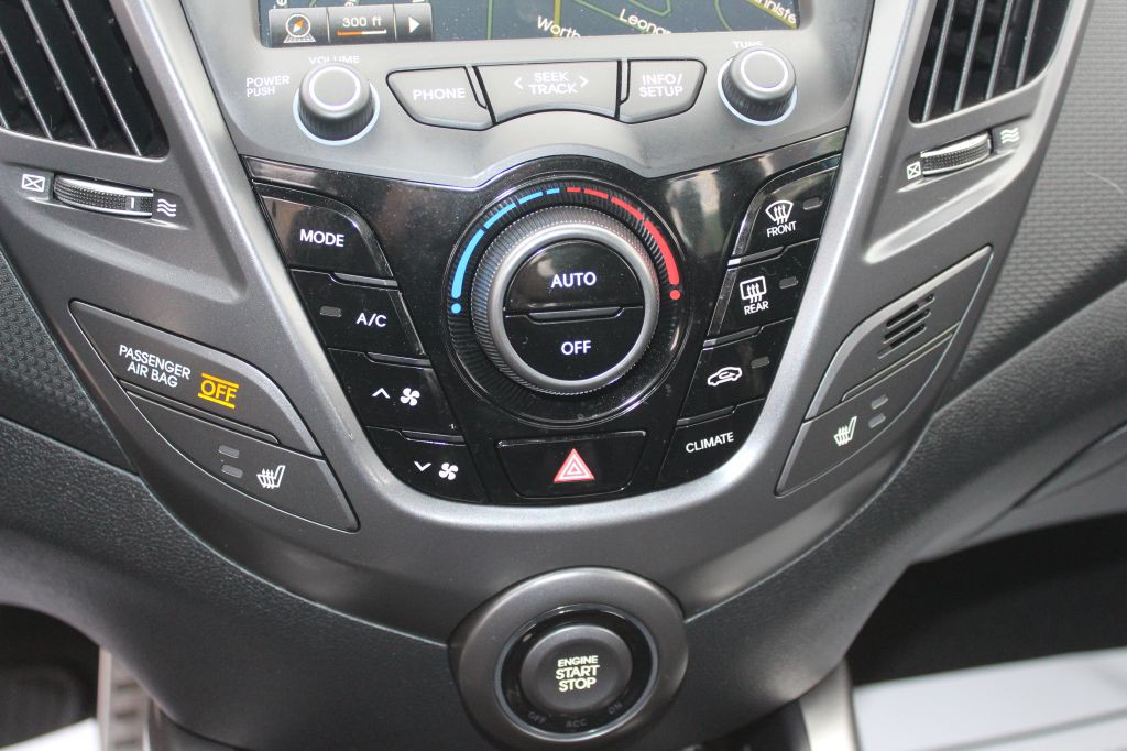 2015 Hyundai Veloster Image 21