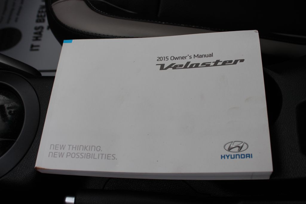 2015 Hyundai Veloster Image 22