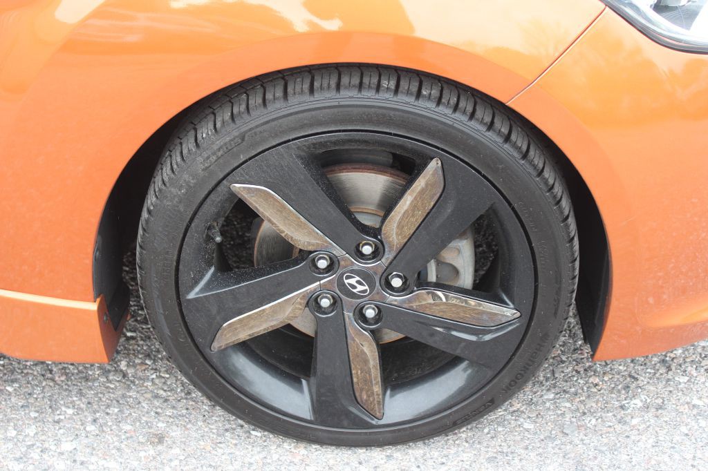 2015 Hyundai Veloster Image 25