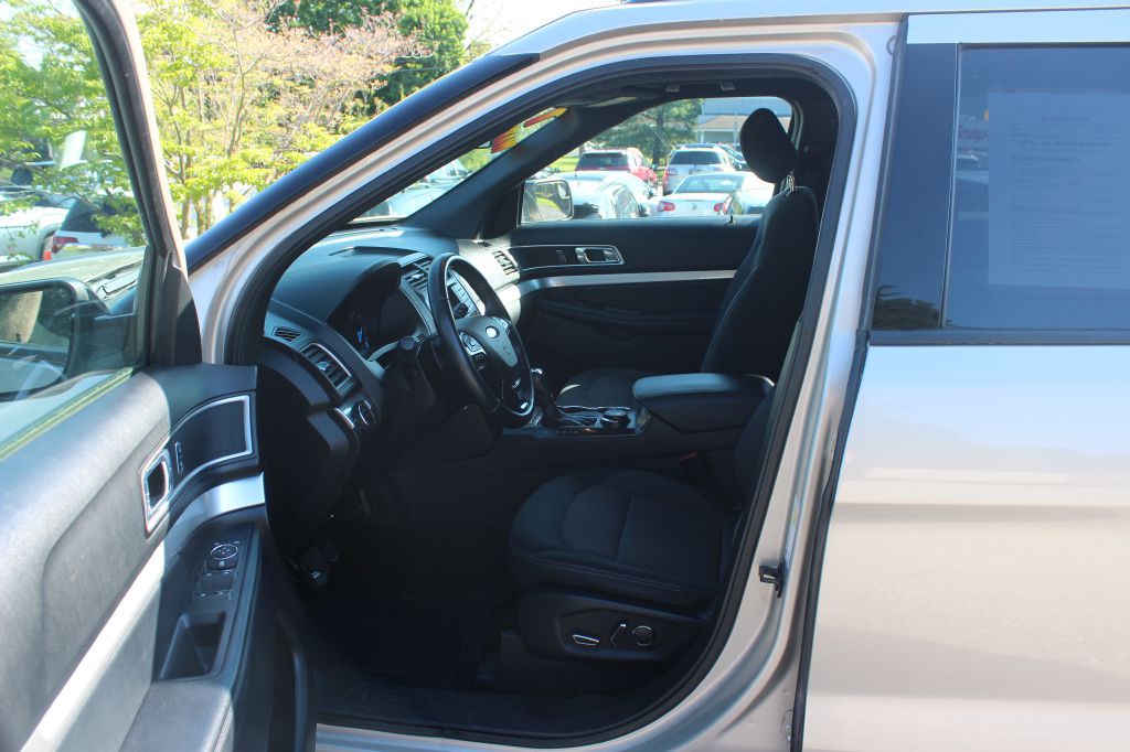 2017 Ford Explorer Image 9
