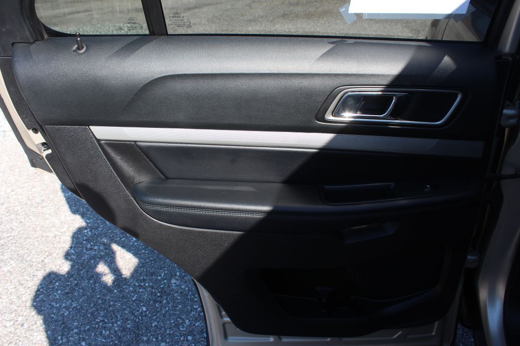 2017 Ford Explorer Image 12