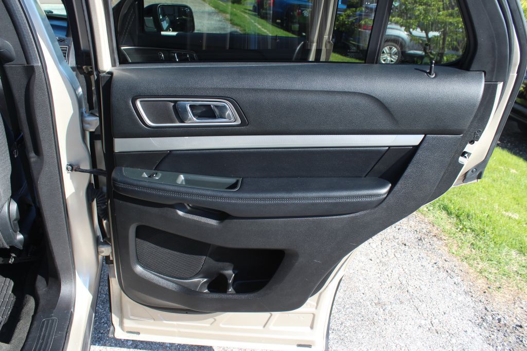 2017 Ford Explorer Image 16