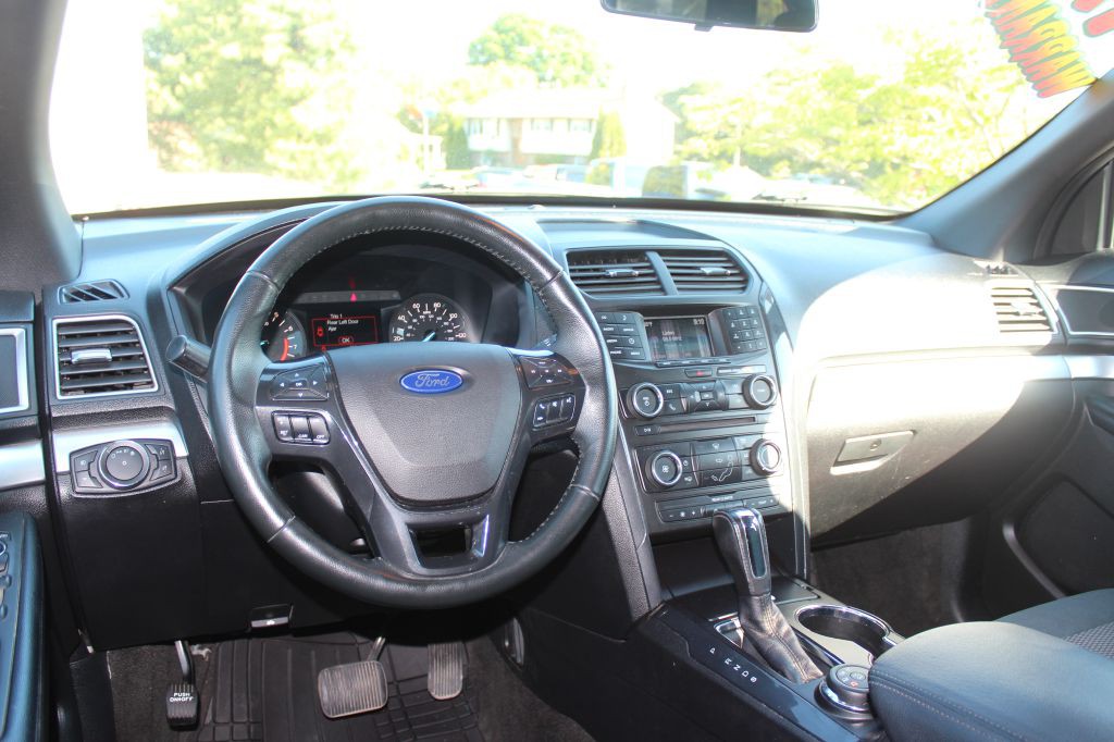2017 Ford Explorer Image 19