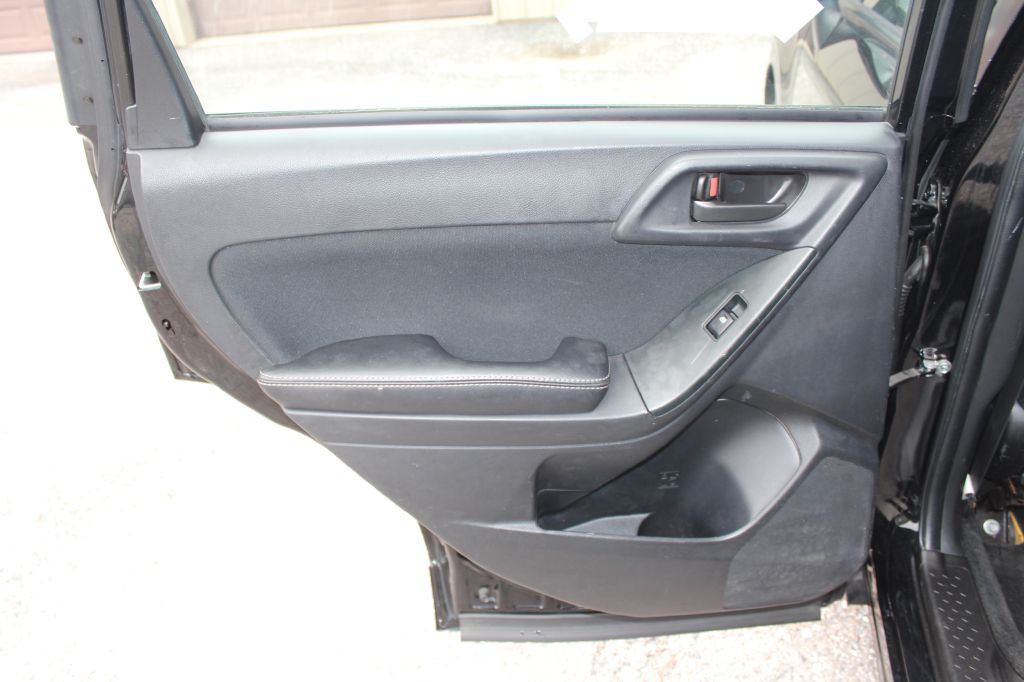 2016 Subaru Forester Image 12