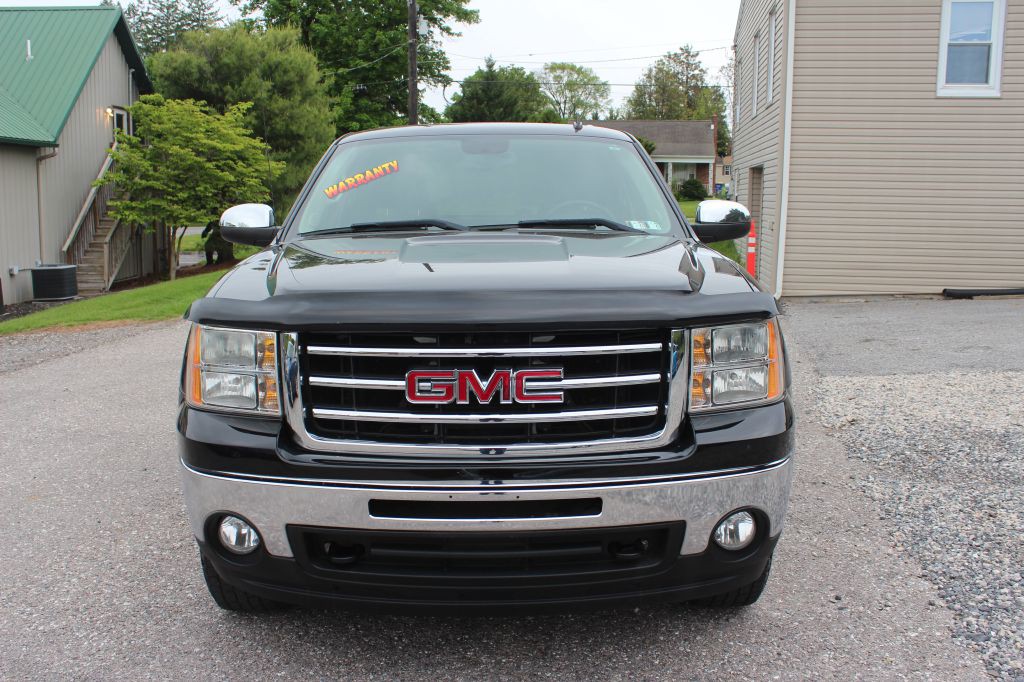 2013 GMC Sierra Image 2