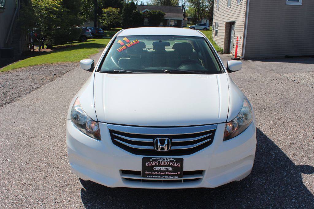 2011 Honda Accord Image 2