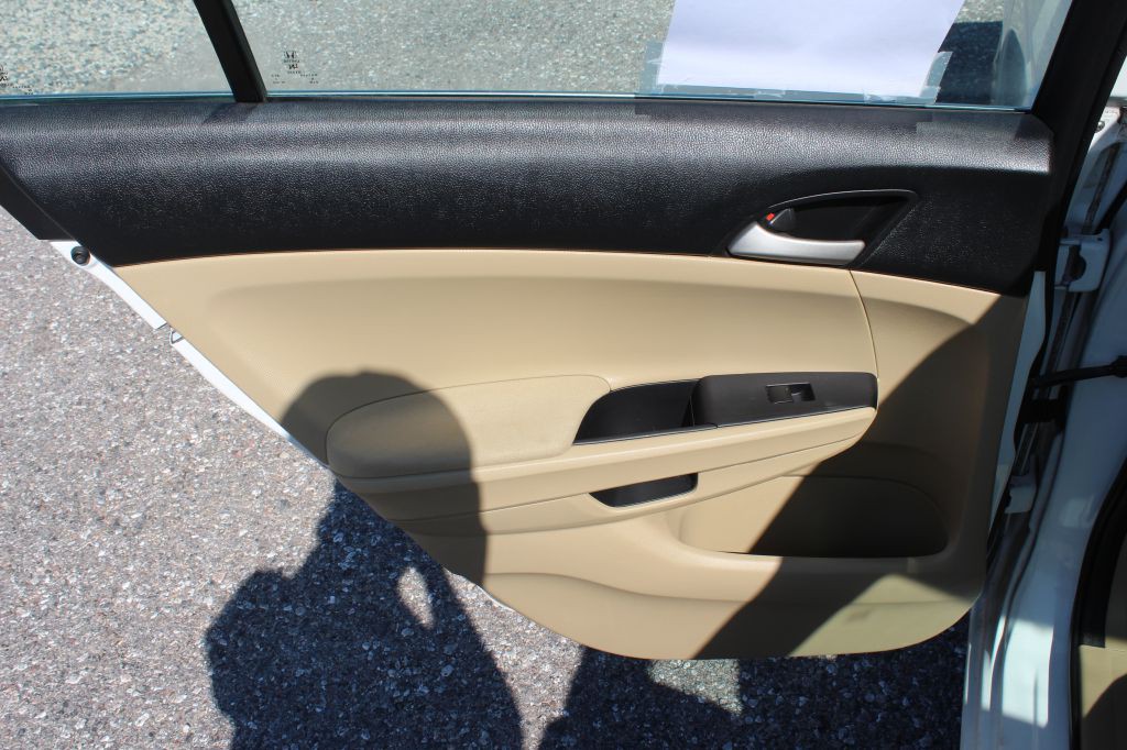 2011 Honda Accord Image 12