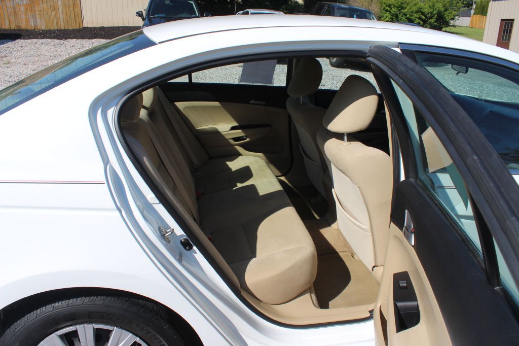 2011 Honda Accord Image 14