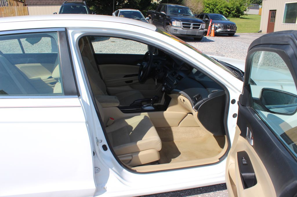 2011 Honda Accord Image 16