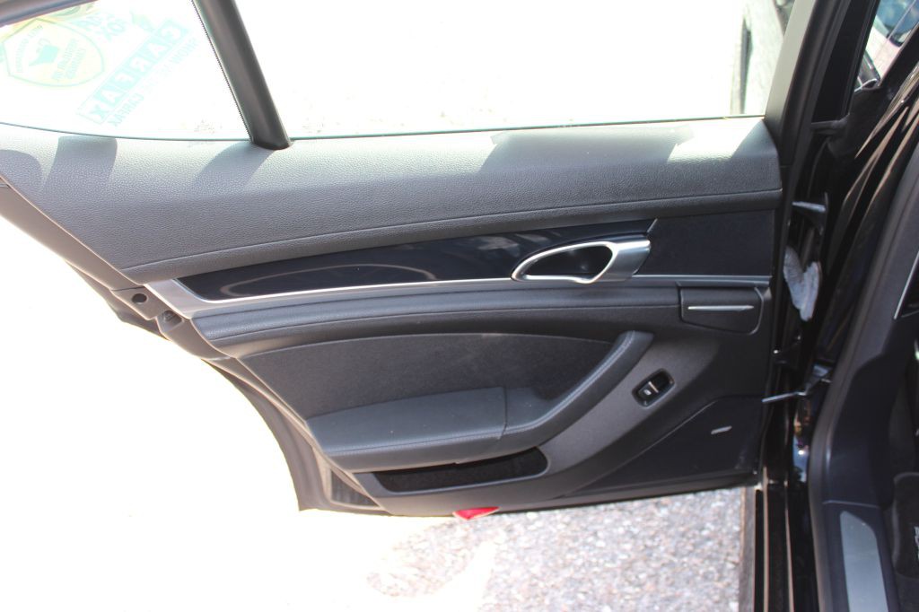2014 Porsche Panamera Image 12