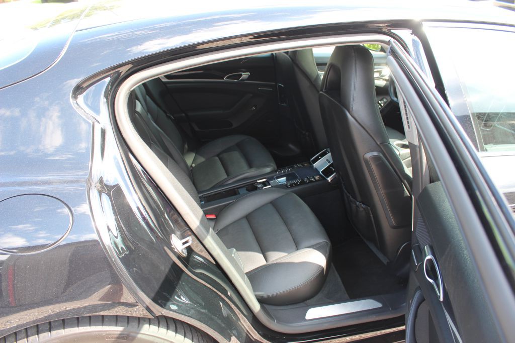 2014 Porsche Panamera Image 14