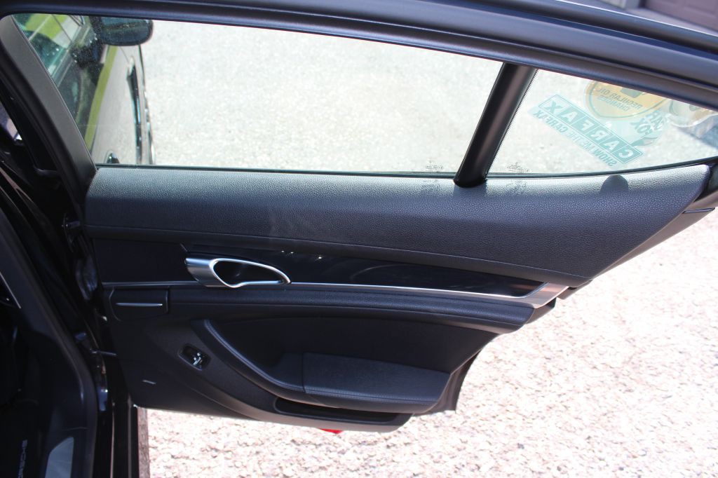 2014 Porsche Panamera Image 15