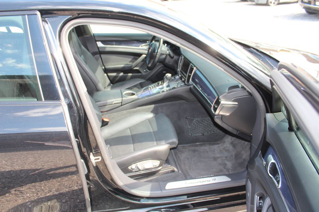 2014 Porsche Panamera Image 16