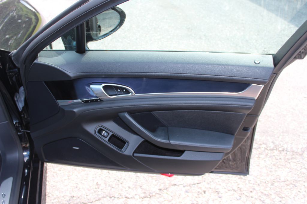 2014 Porsche Panamera Image 17