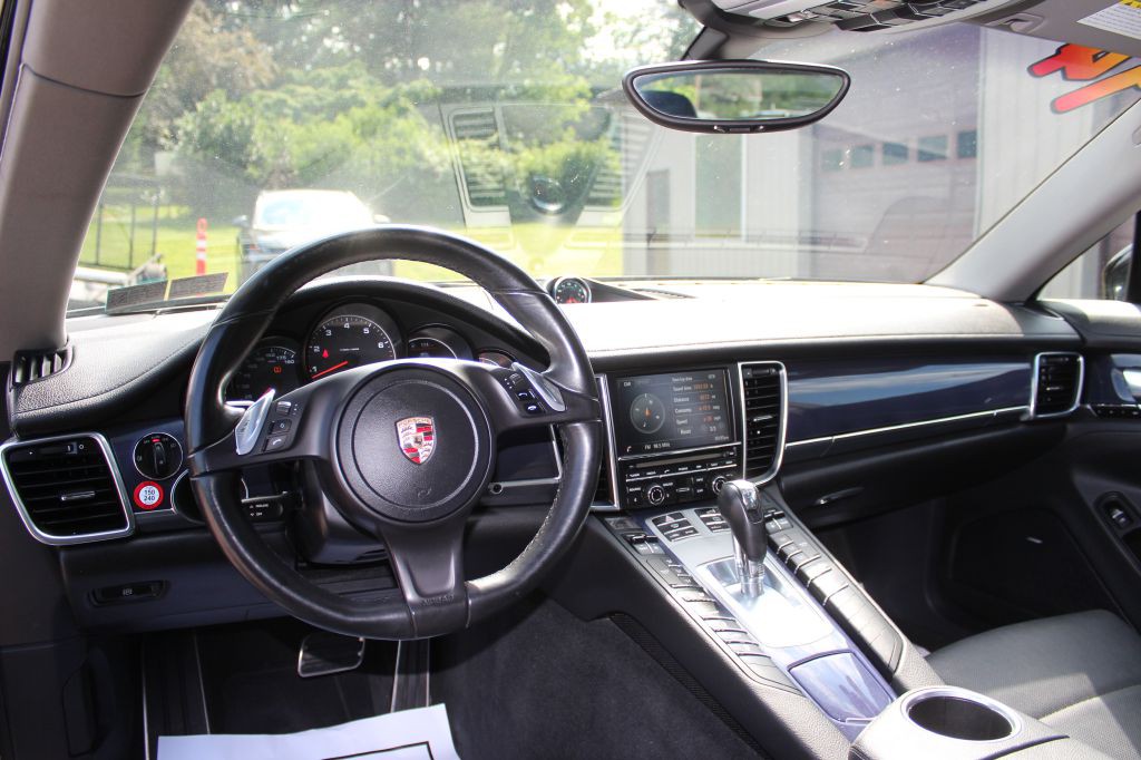 2014 Porsche Panamera Image 19