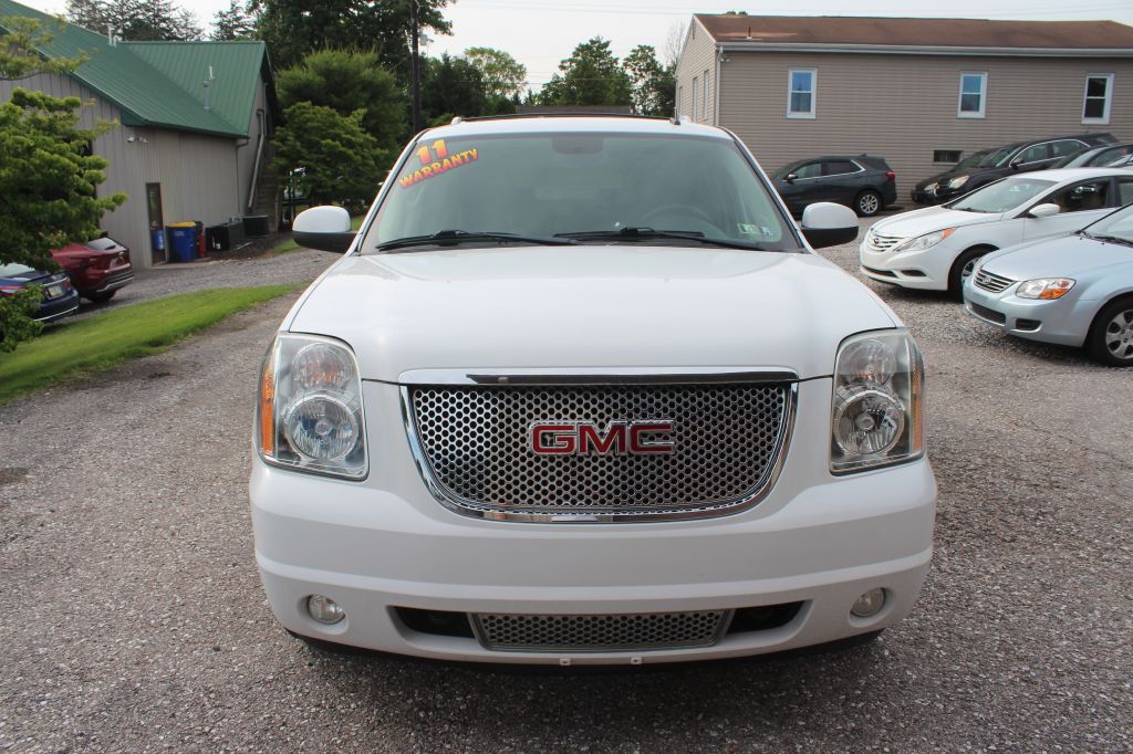 2011 GMC Yukon Image 2