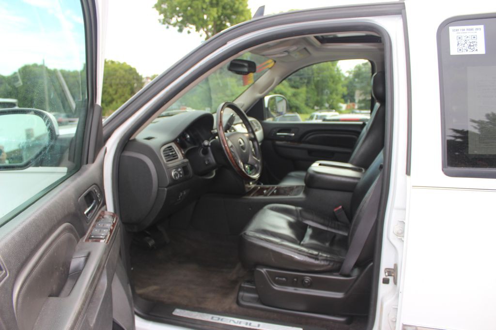 2011 GMC Yukon Image 9