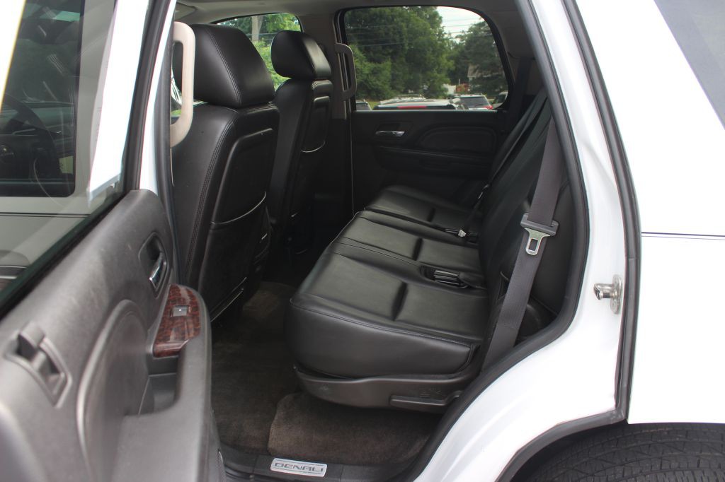 2011 GMC Yukon Image 12