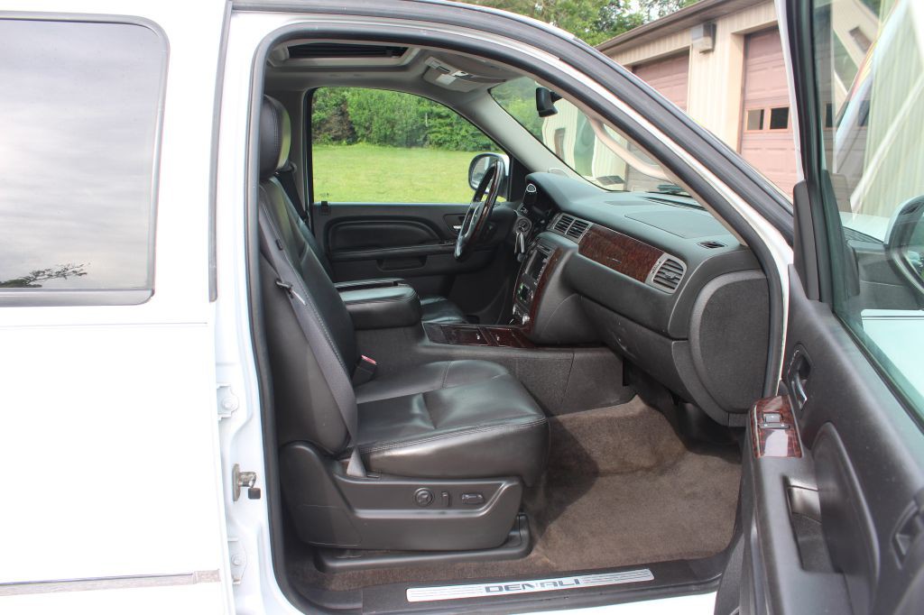 2011 GMC Yukon Image 18