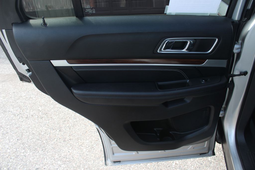 2017 Ford Explorer Image 12