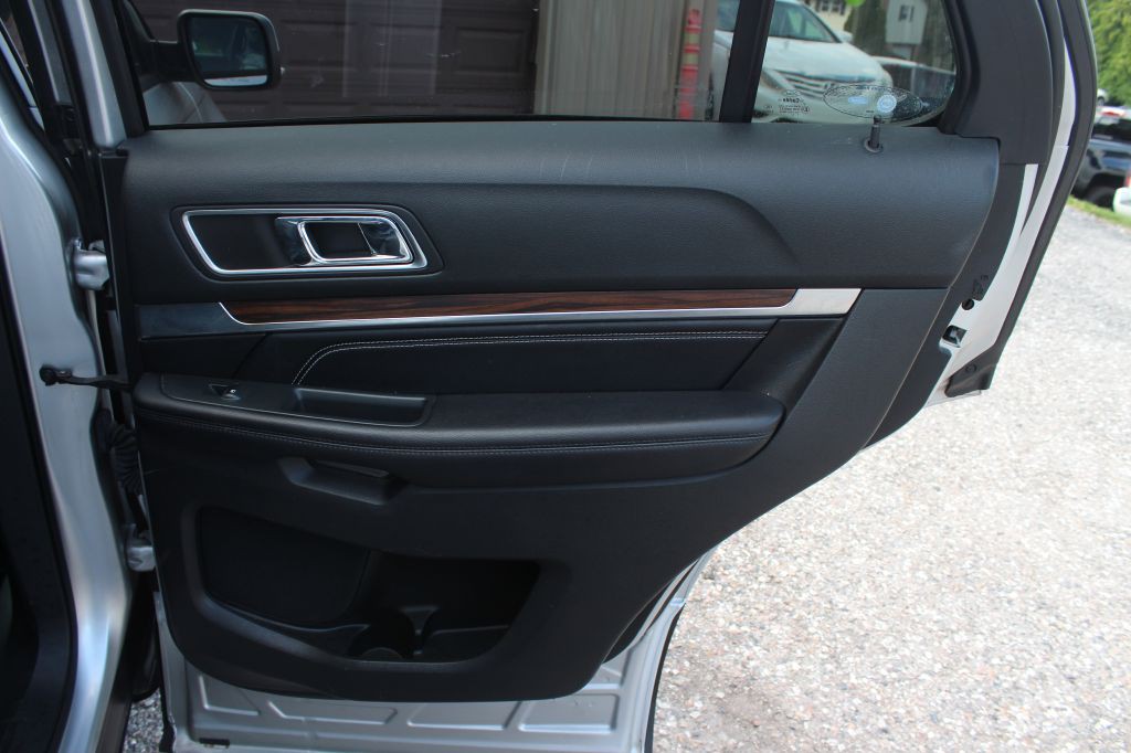 2017 Ford Explorer Image 16