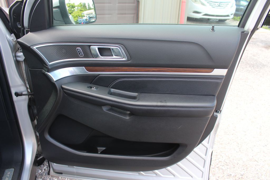 2017 Ford Explorer Image 18