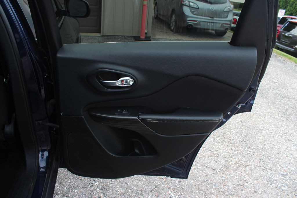 2015 Jeep Cherokee Image 15