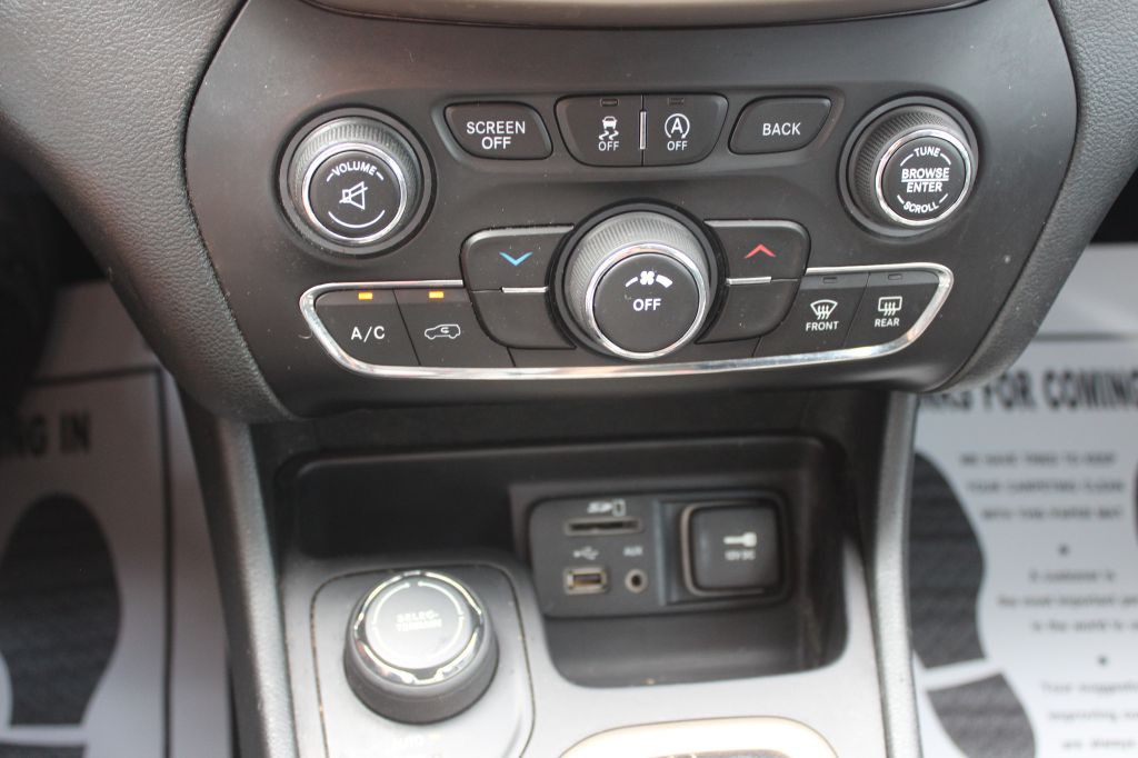 2015 Jeep Cherokee Image 21