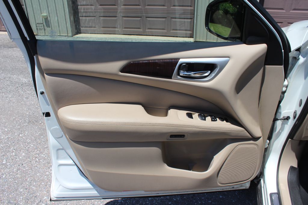 2014 Nissan Pathfinder Image 10