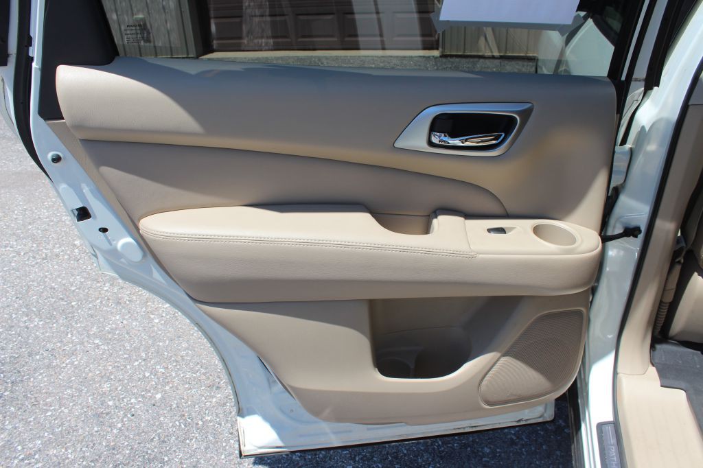 2014 Nissan Pathfinder Image 12