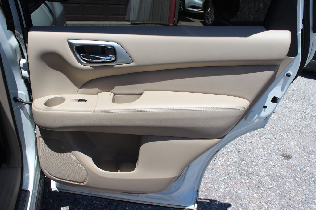 2014 Nissan Pathfinder Image 15