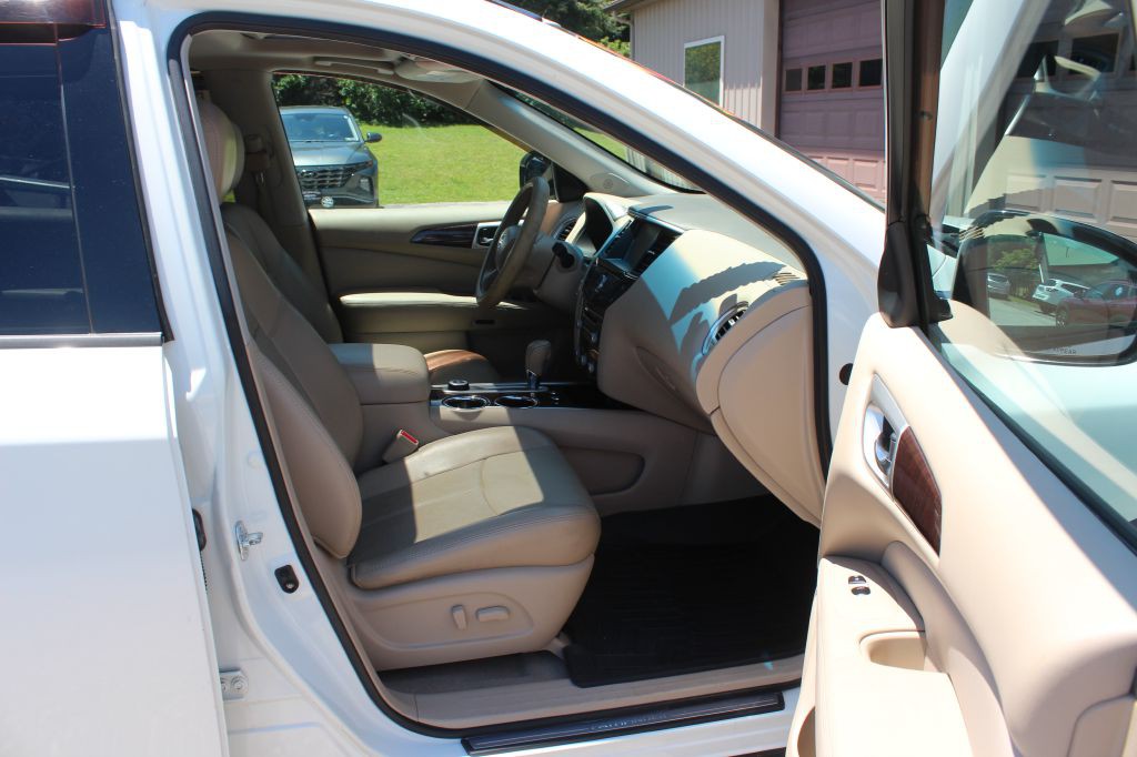 2014 Nissan Pathfinder Image 16