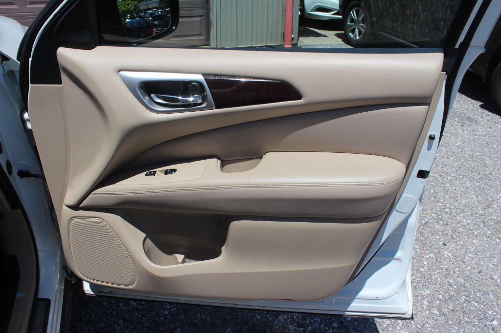 2014 Nissan Pathfinder Image 17