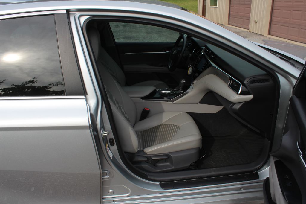 2018 Toyota Camry Image 16